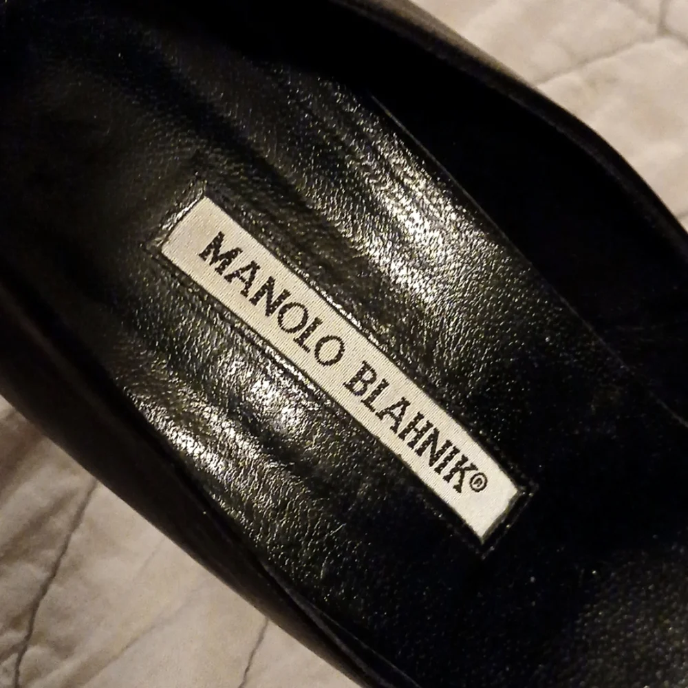 Manolo Blahnik Patent + Kid Leather High Heels Leg Elongating Pointed Toe Boxes